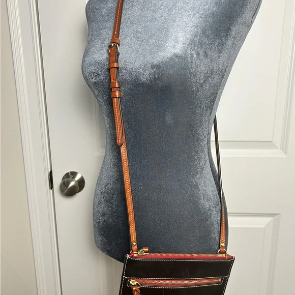 Dooney & Bourke Chocolate Brown and Red Accent Crossbody leather Bag like new! - Picture 3 of 12